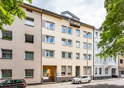 gepflegtes und langfristig werthaltiges Anlagepaket, Mehrfamilienhaus mit 9 Wohneinheiten und Gewerbe